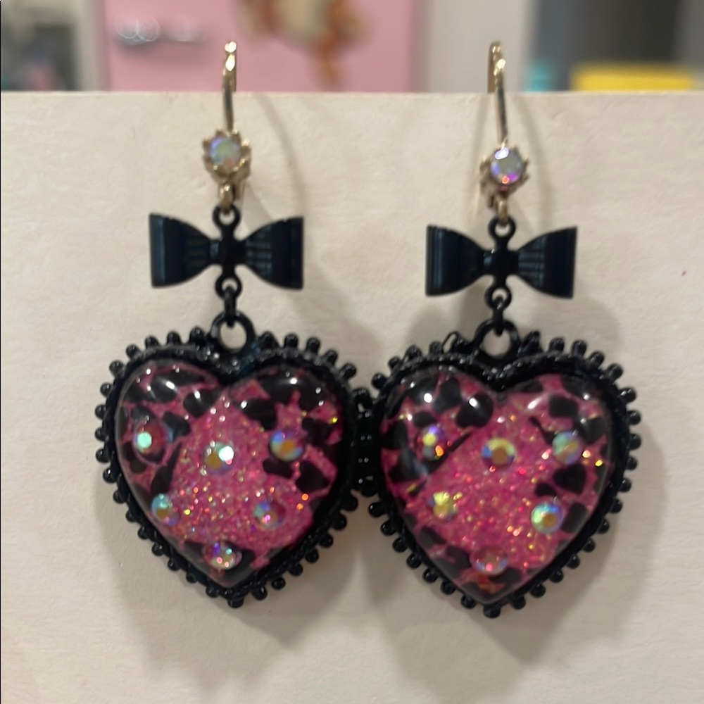 Betsey Johnson, signature, Heart-Shaped Black and Pink Earrings - Picture 3 of 4